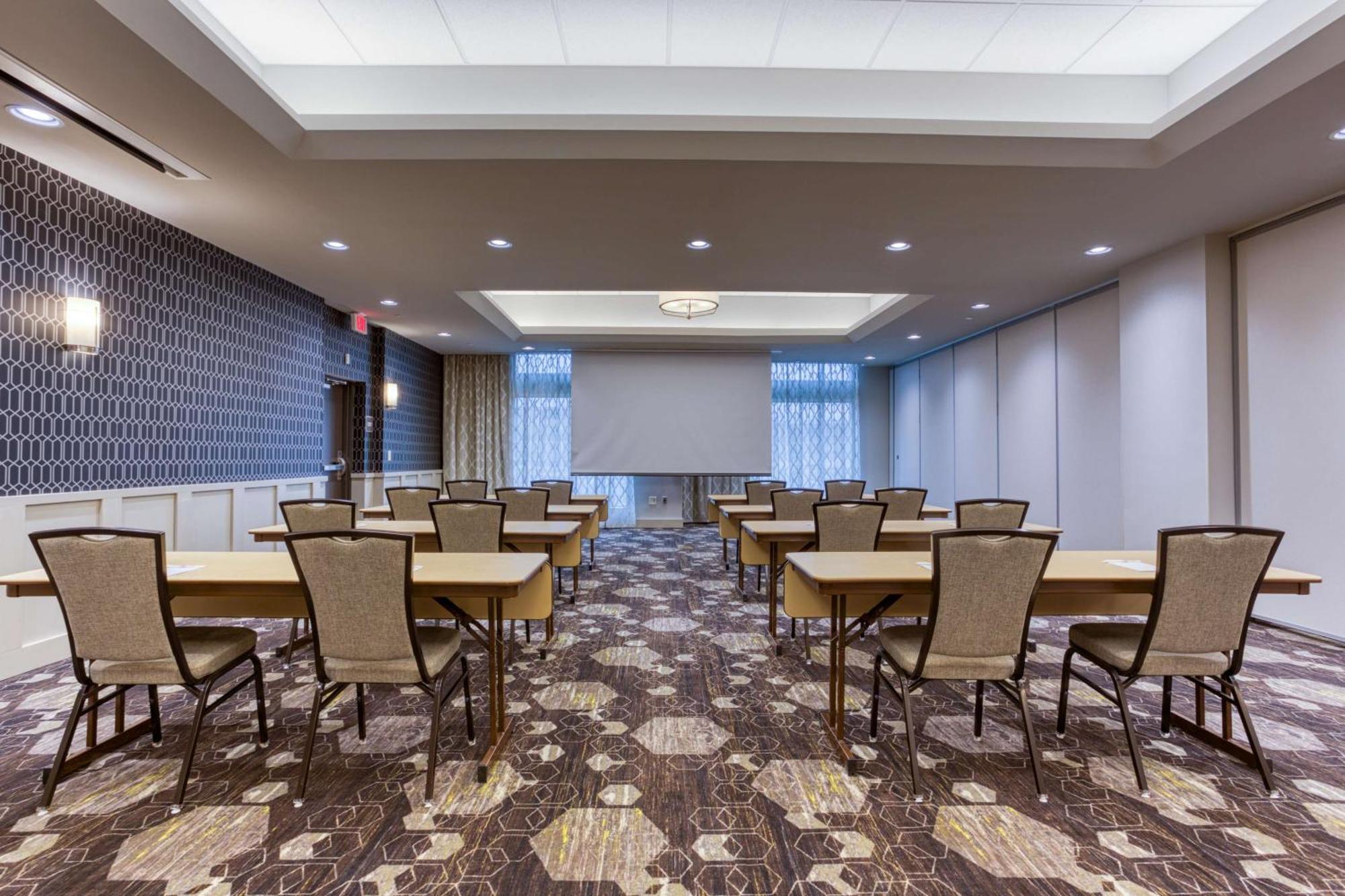 Drury Inn & Suites Cleveland ビーチウッド エクステリア 写真
