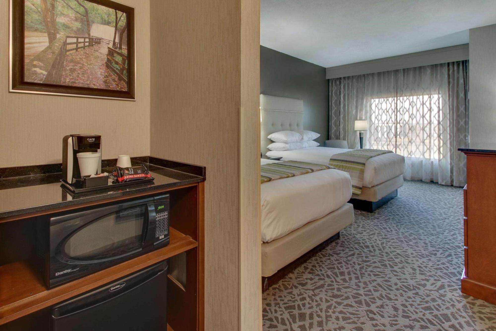 Drury Inn & Suites Cleveland ビーチウッド エクステリア 写真