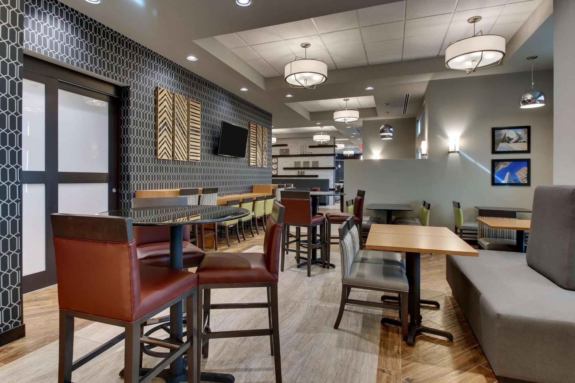 Drury Inn & Suites Cleveland ビーチウッド エクステリア 写真