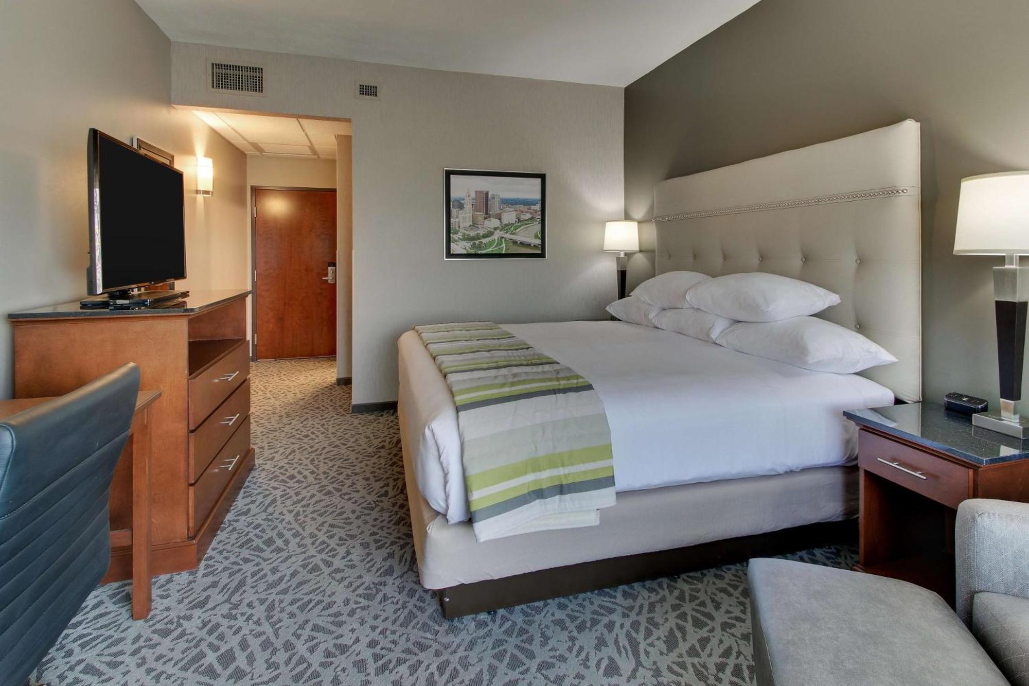 Drury Inn & Suites Cleveland ビーチウッド エクステリア 写真