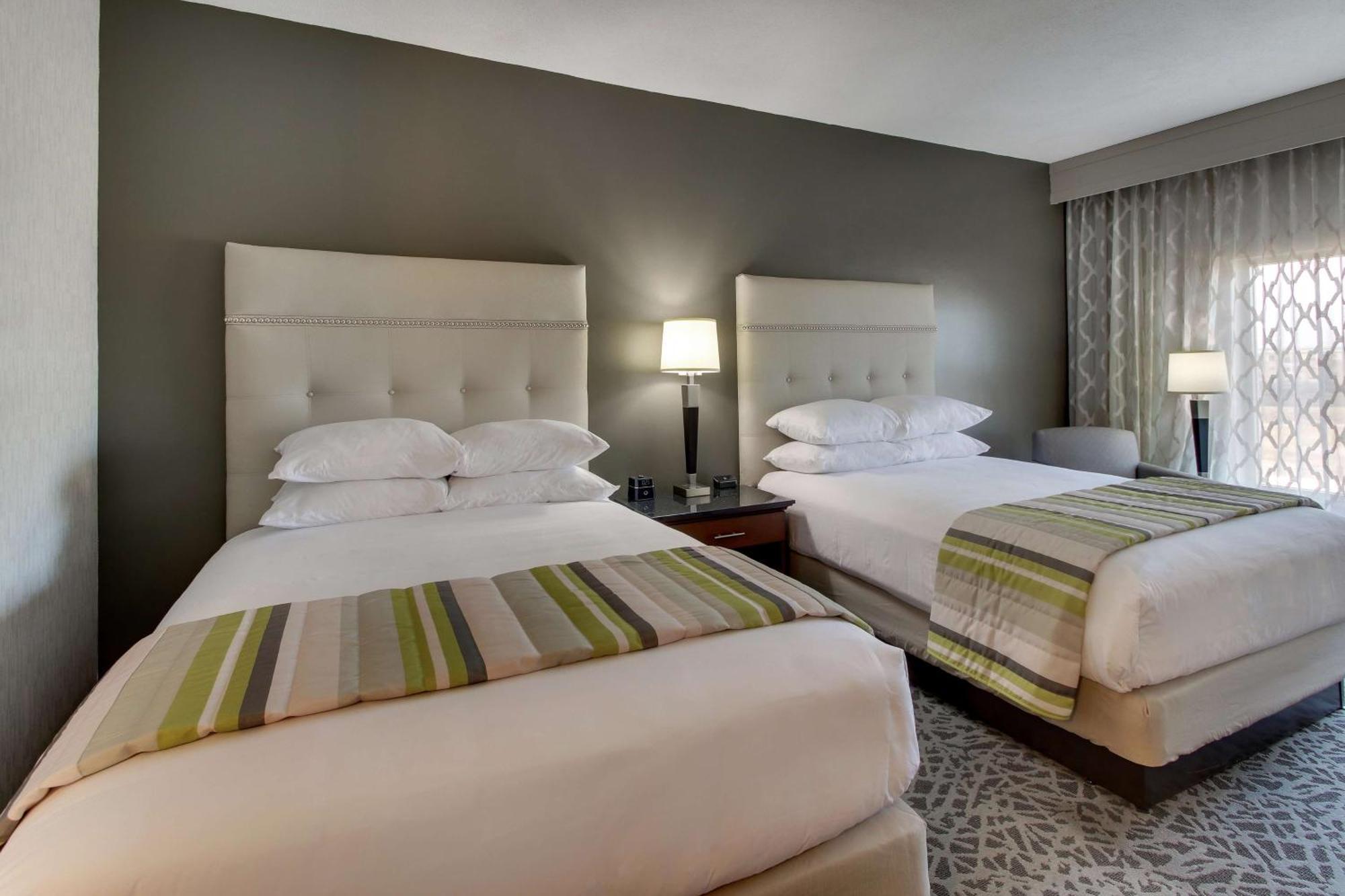 Drury Inn & Suites Cleveland ビーチウッド エクステリア 写真