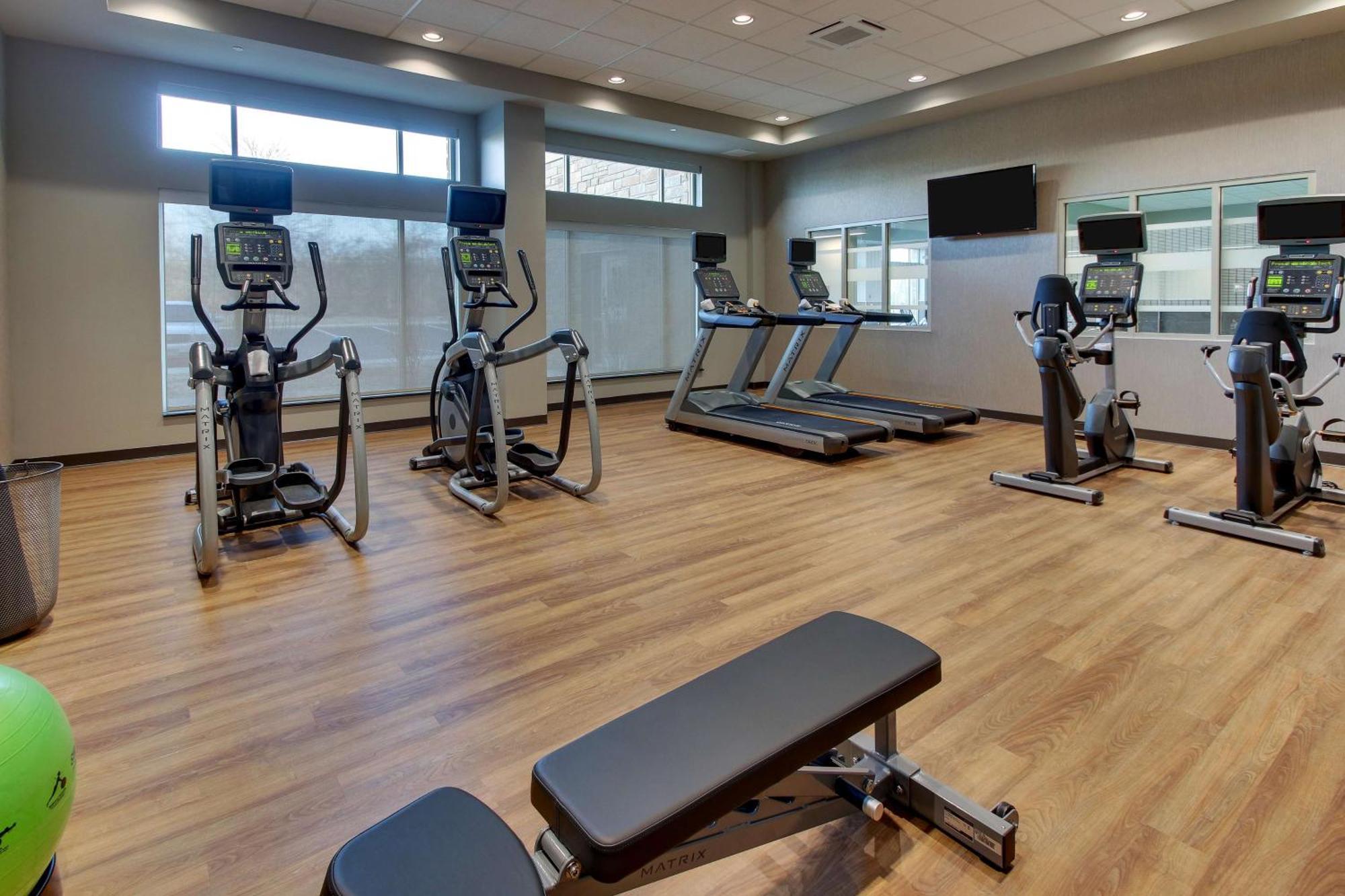Drury Inn & Suites Cleveland ビーチウッド エクステリア 写真