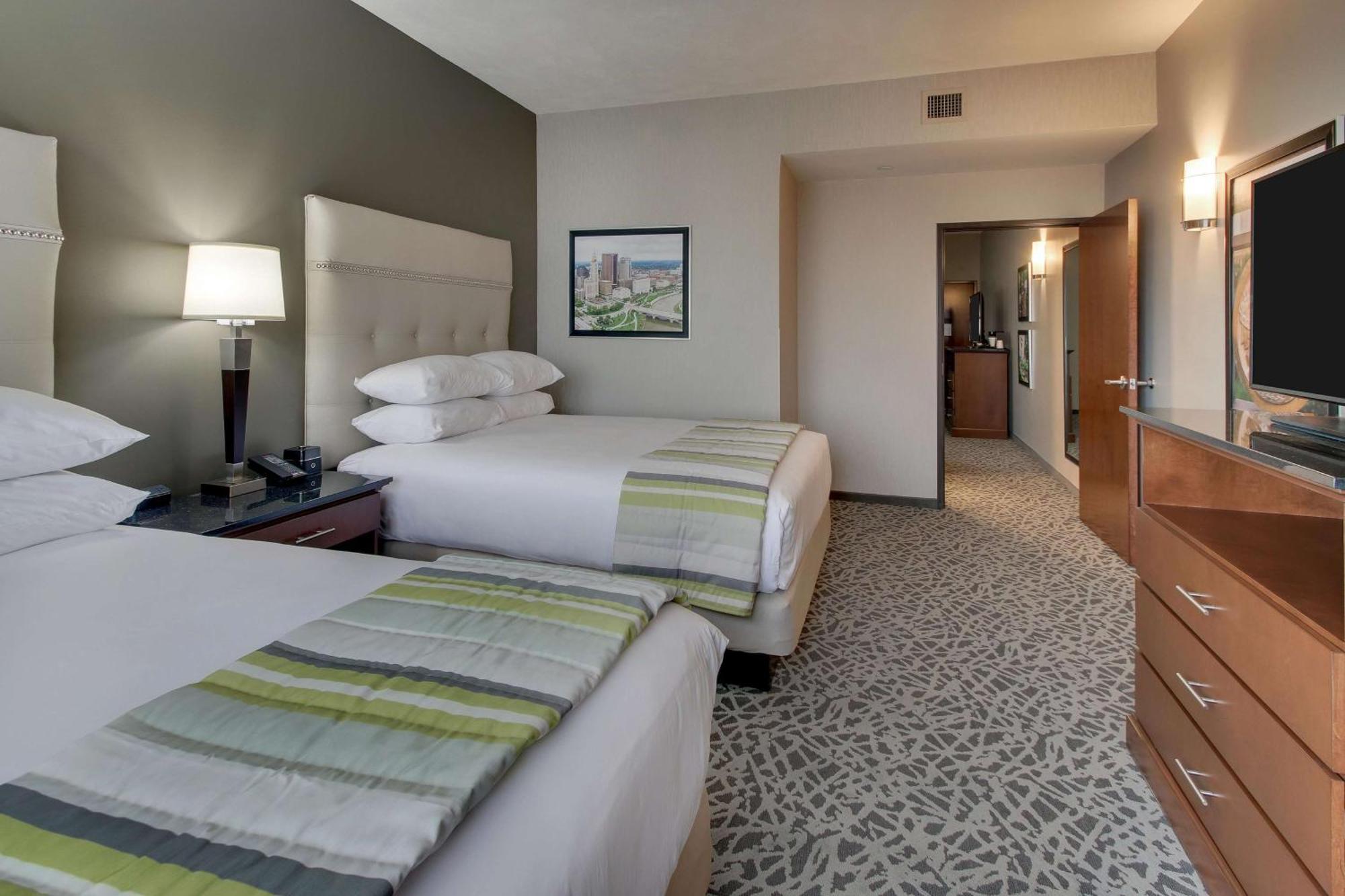 Drury Inn & Suites Cleveland ビーチウッド エクステリア 写真