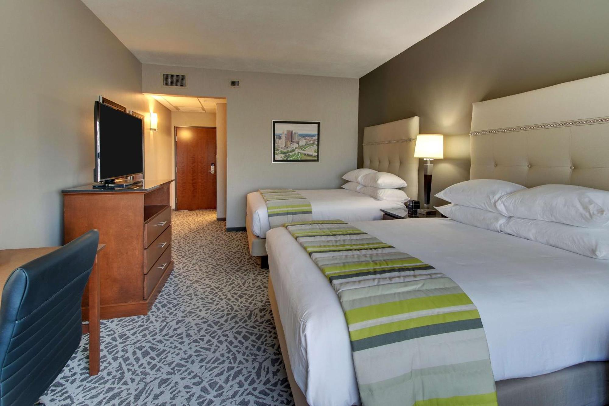 Drury Inn & Suites Cleveland ビーチウッド エクステリア 写真
