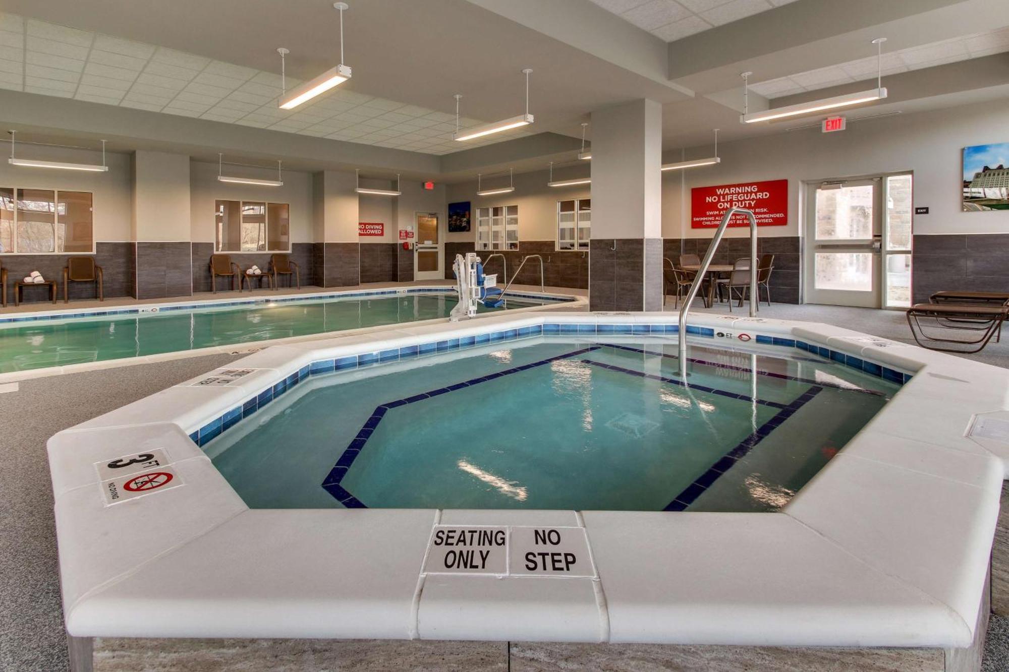 Drury Inn & Suites Cleveland ビーチウッド エクステリア 写真