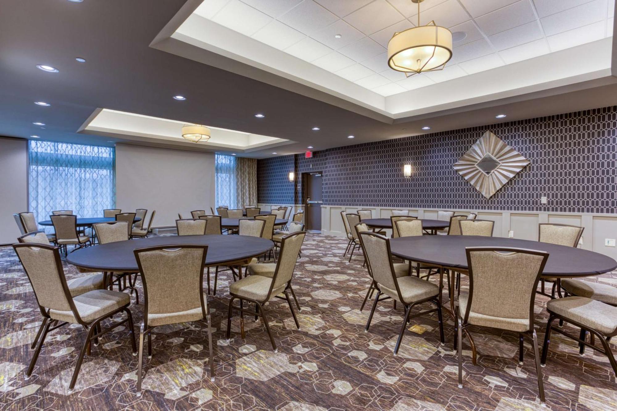 Drury Inn & Suites Cleveland ビーチウッド エクステリア 写真