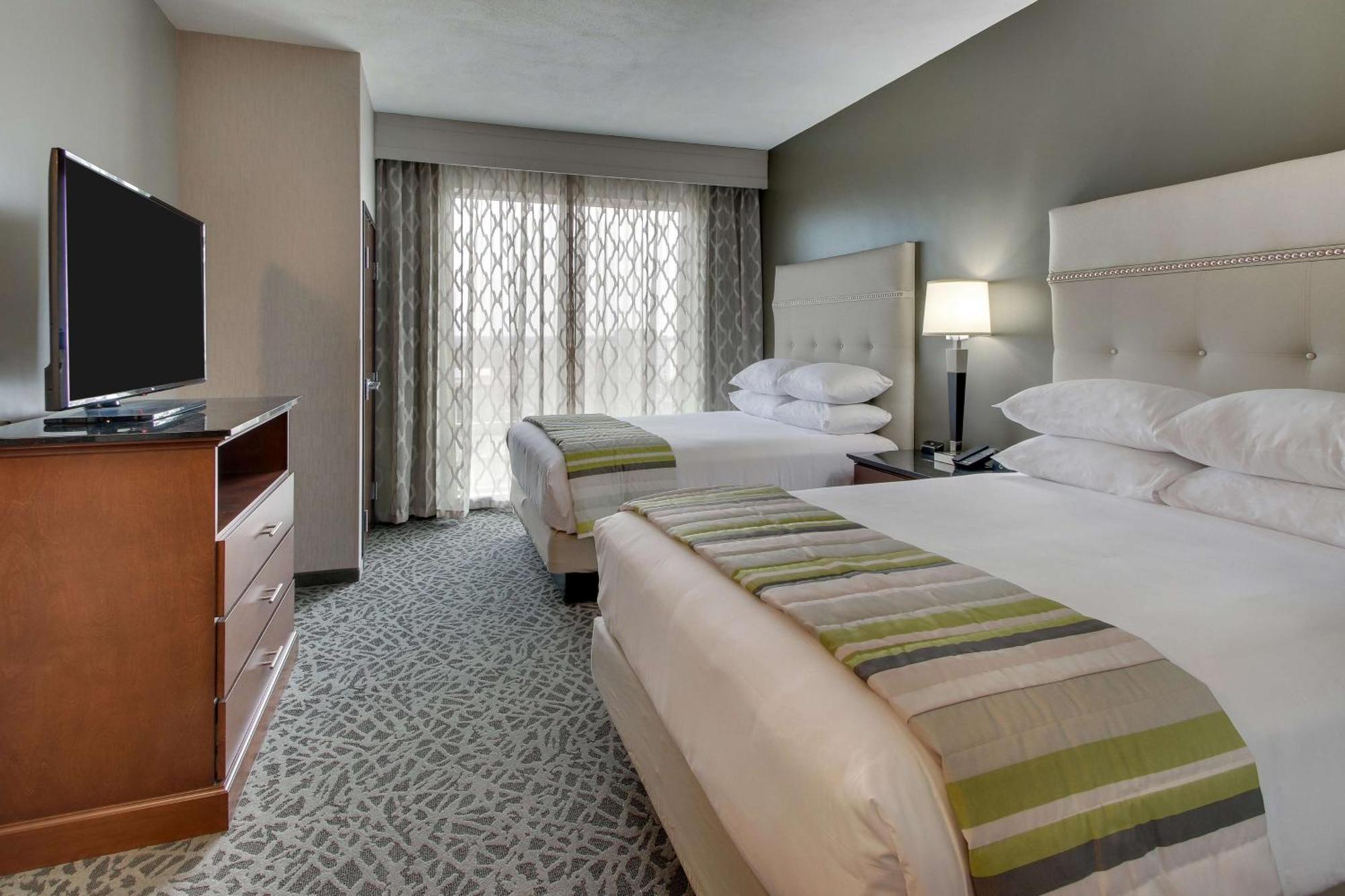 Drury Inn & Suites Cleveland ビーチウッド エクステリア 写真