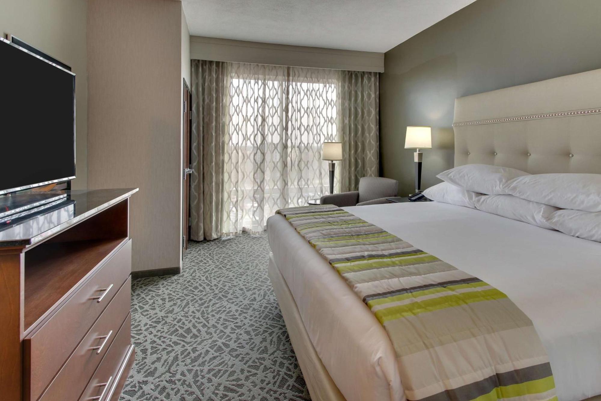 Drury Inn & Suites Cleveland ビーチウッド エクステリア 写真