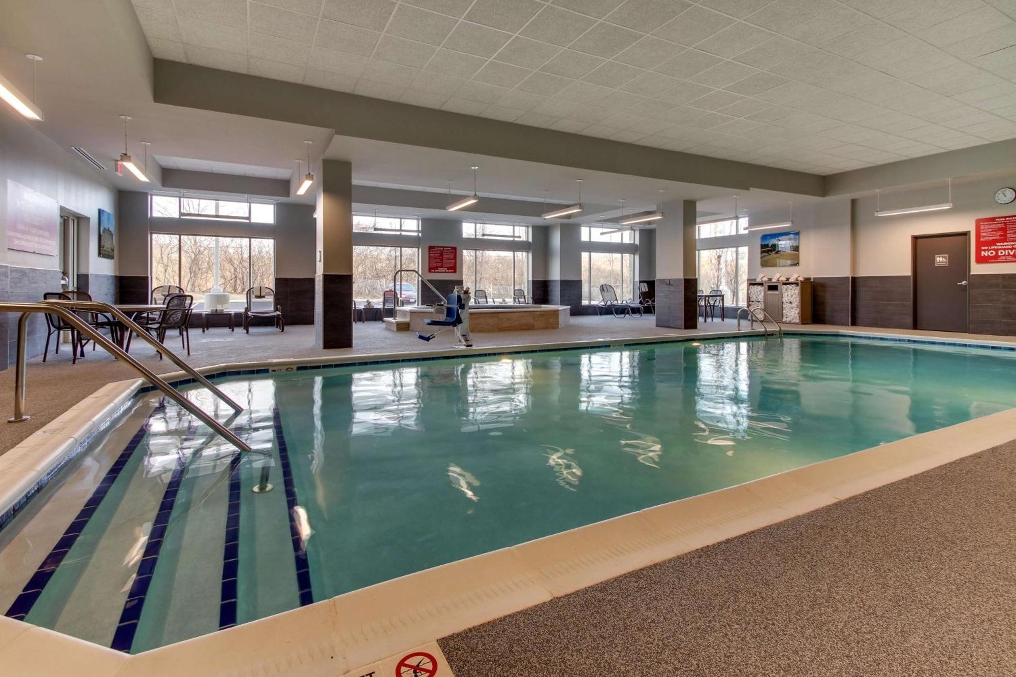 Drury Inn & Suites Cleveland ビーチウッド エクステリア 写真