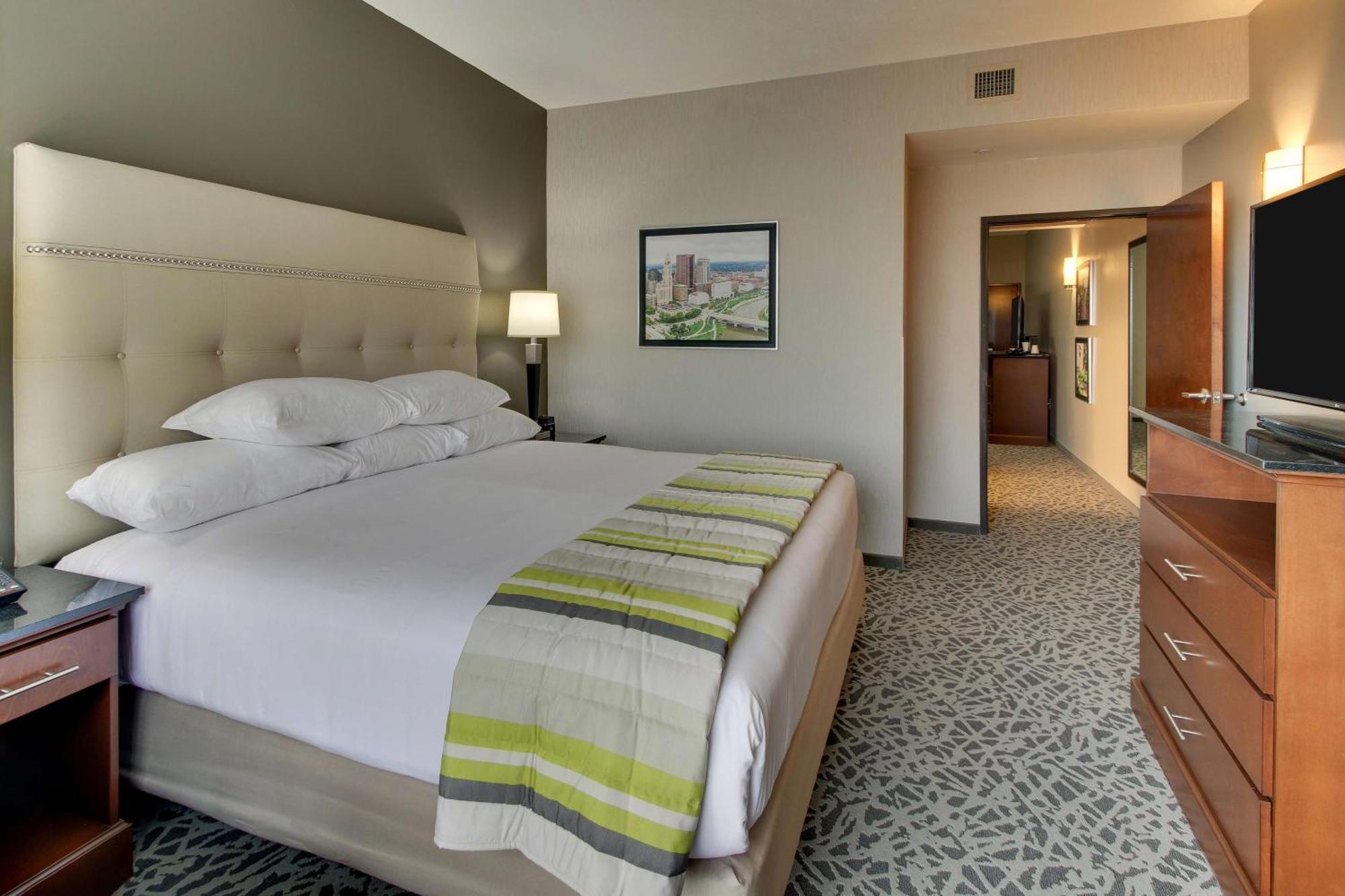 Drury Inn & Suites Cleveland ビーチウッド エクステリア 写真