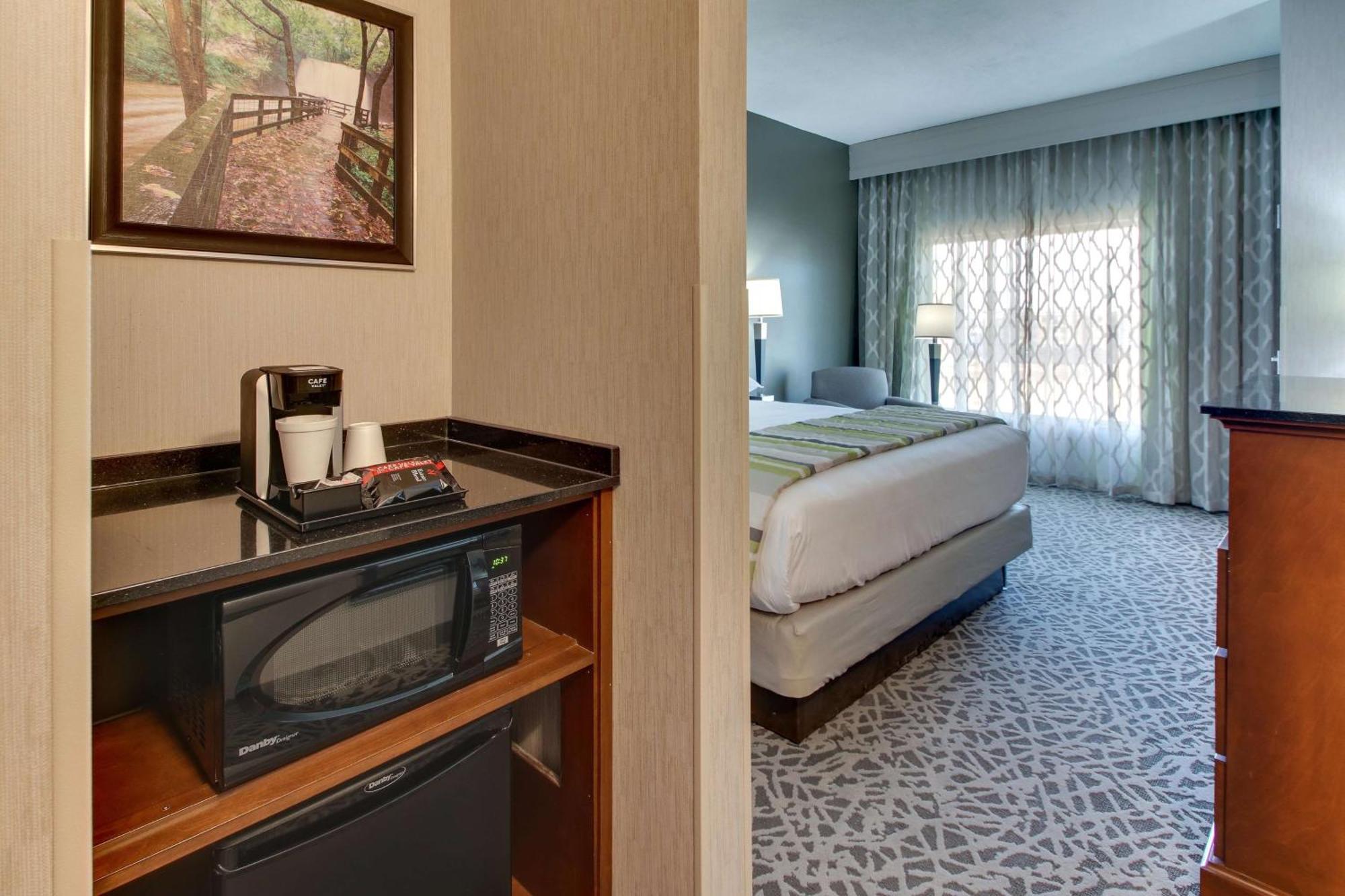 Drury Inn & Suites Cleveland ビーチウッド エクステリア 写真