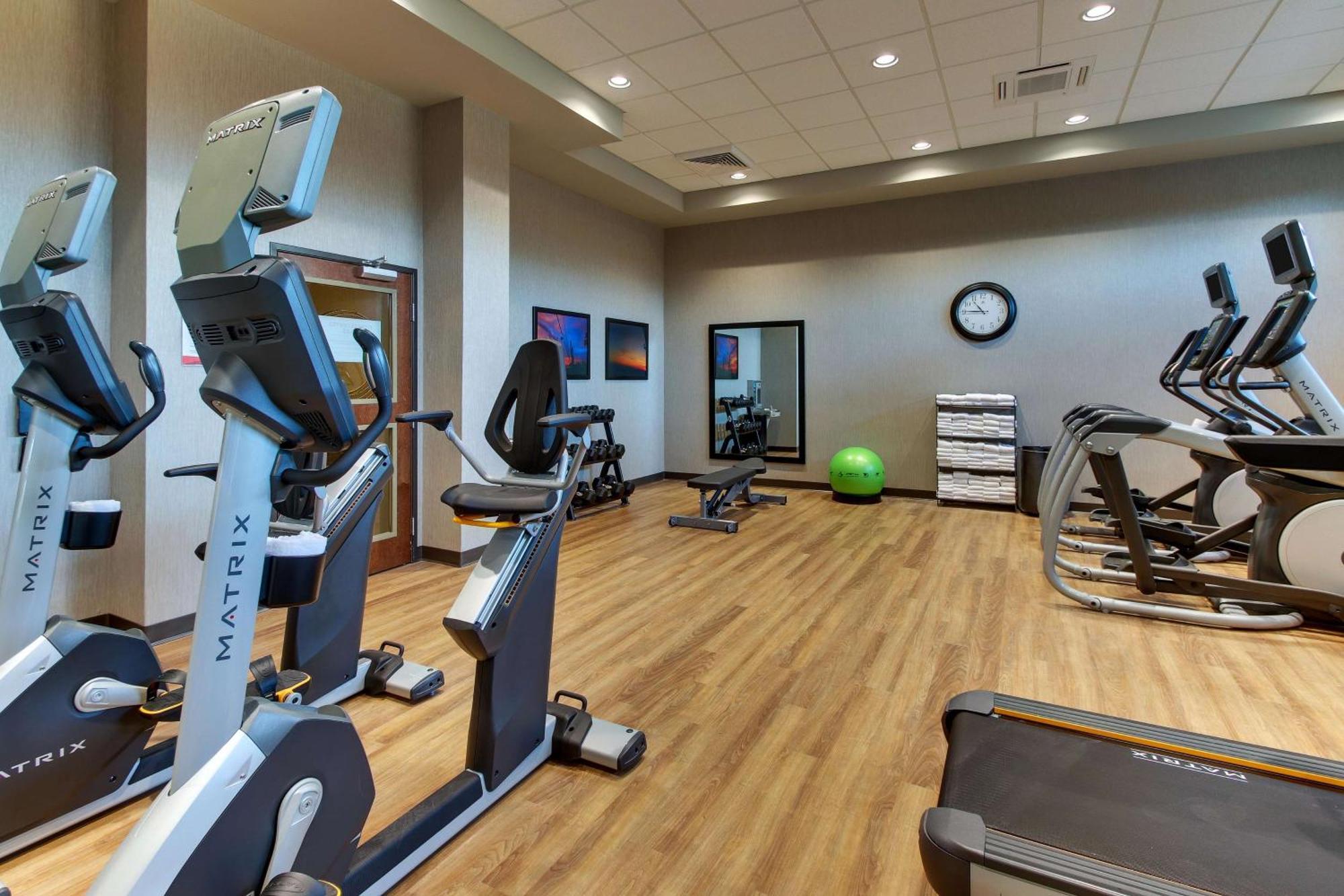 Drury Inn & Suites Cleveland ビーチウッド エクステリア 写真