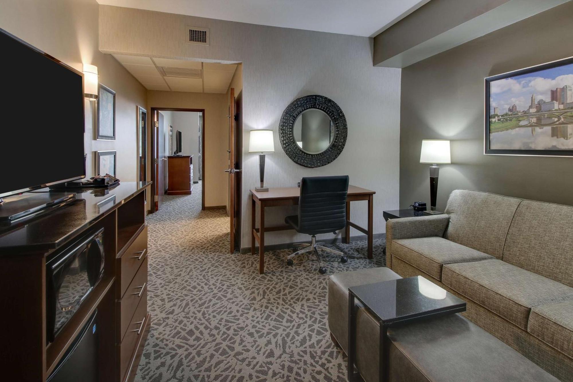 Drury Inn & Suites Cleveland ビーチウッド エクステリア 写真