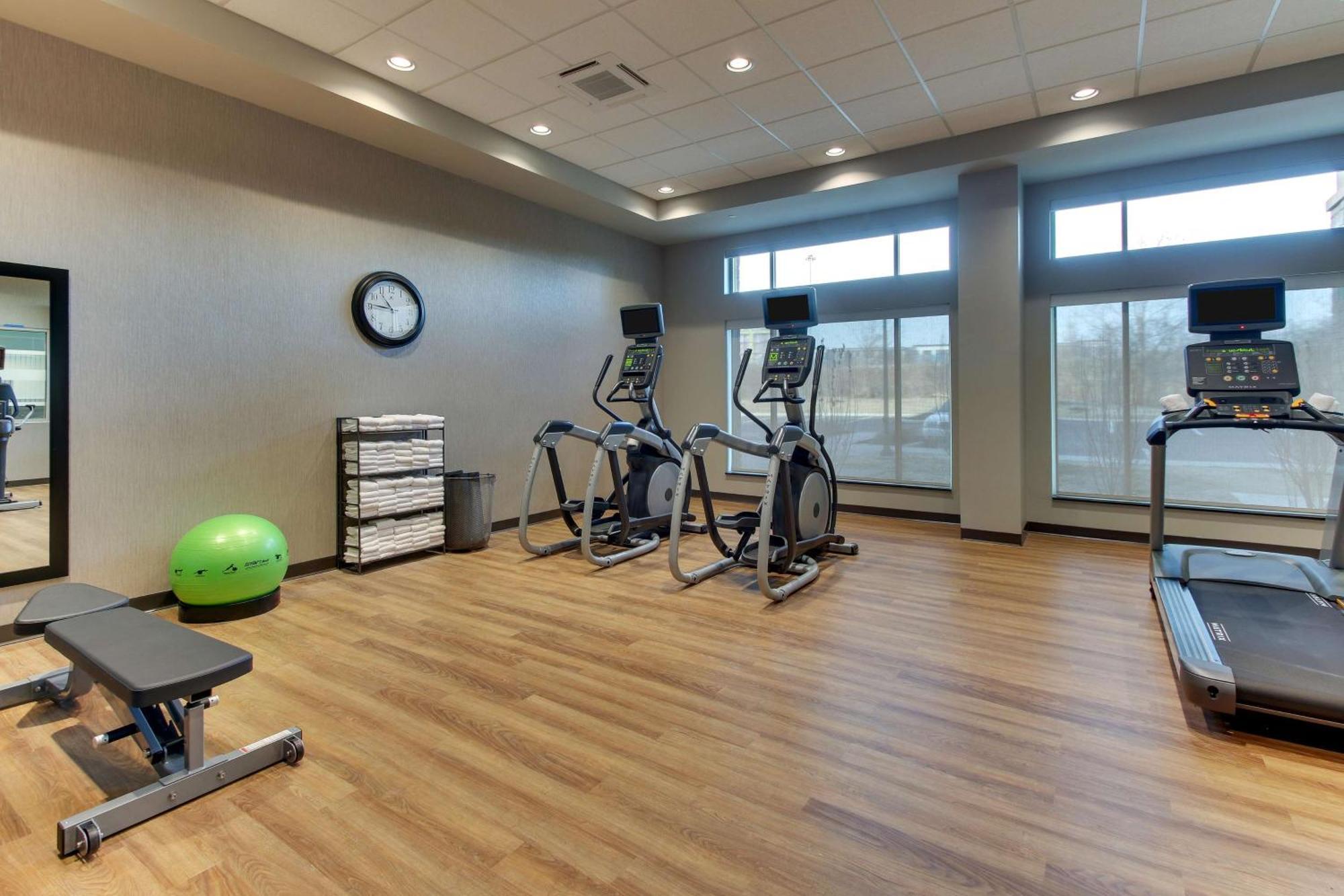 Drury Inn & Suites Cleveland ビーチウッド エクステリア 写真